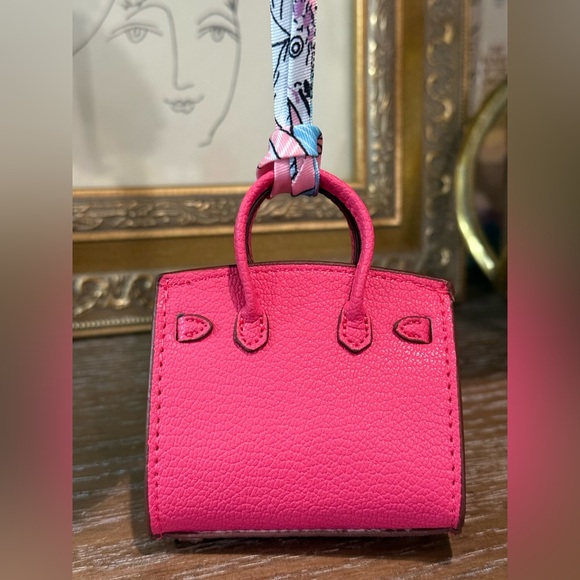 Micro Purse key fob earbuds holder made of leather & goldtone hardware Approx 3” - Picture 3 of 8